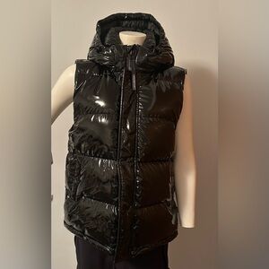 Aritzia Super Puffer Vest Liquid Black